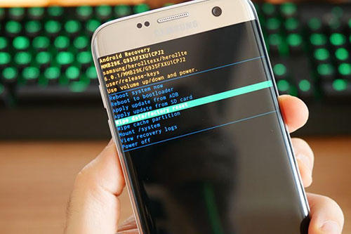 pourquoi mon téléphone est-il bloqué sur le logo samsung